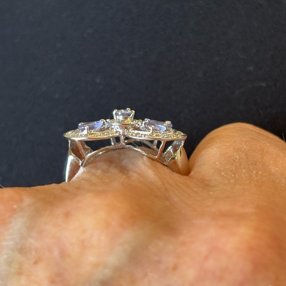 Tanzanite & Diamond Heart 💜 Ring - Picture 6 of 8